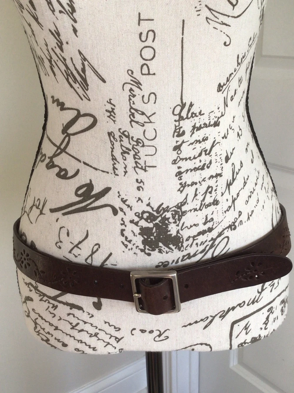 Brown Floral Embossed genuine Leather Waist Belt - Sz L/XL 40 inches